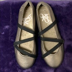 Off The Beaten Track flats